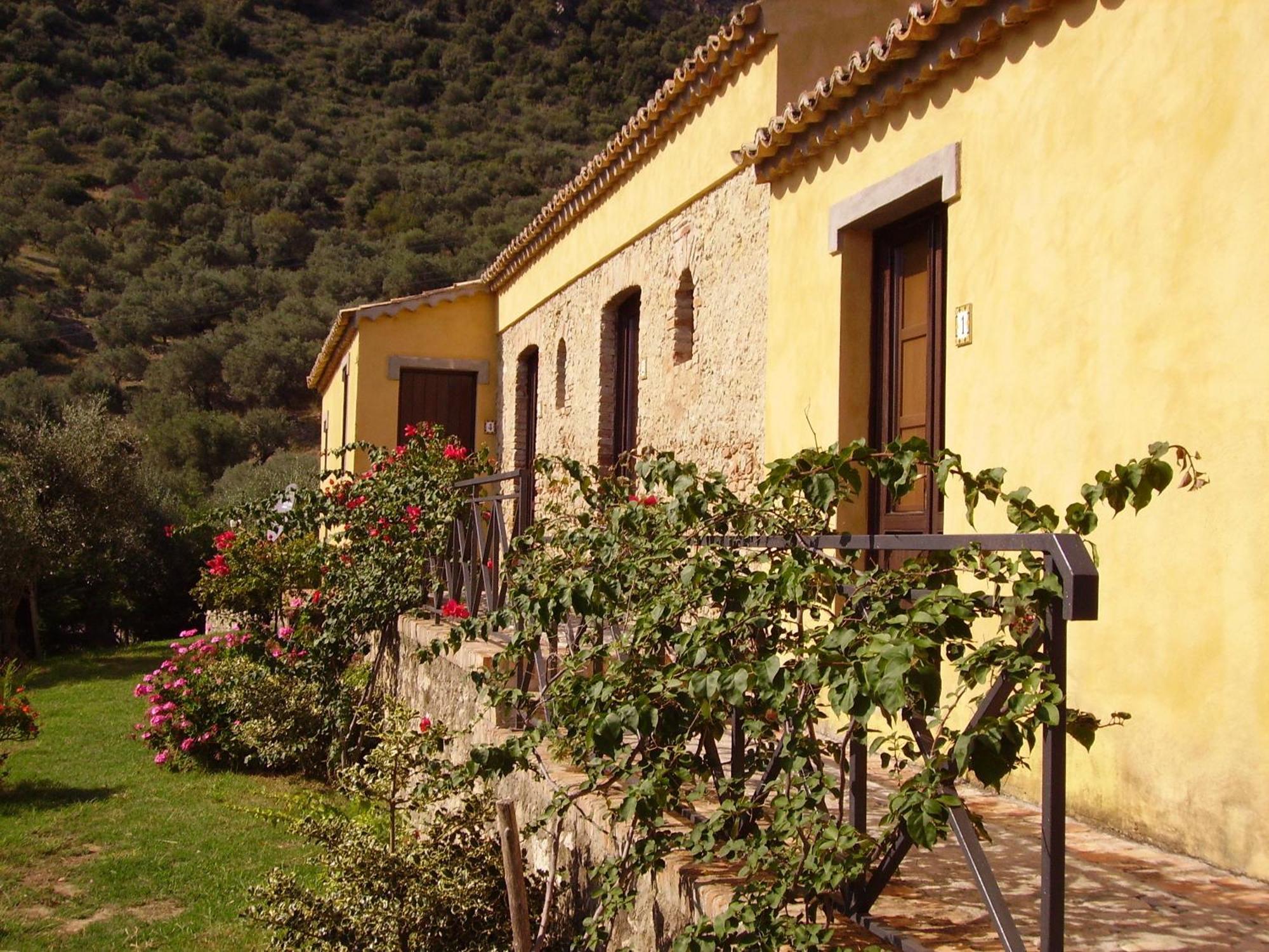 Azienda Agrituristica Biologica Il Querceto Санто-Северина Экстерьер фото