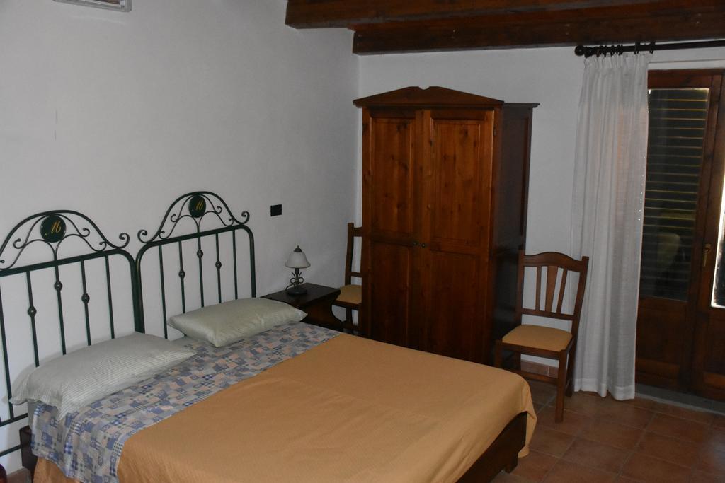 Azienda Agrituristica Biologica Il Querceto Санто-Северина Экстерьер фото